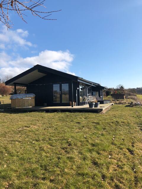 Hyggeligt anneks i Mols bjerge med hav udsigt