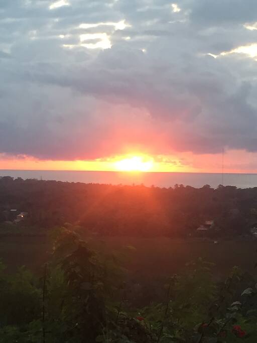 Venha desfrutar dessa vista maravilhosa e do nascer do sol!! Só contemplar essa vista já vale. Desfrute...