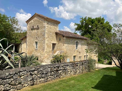 Gite for group into the wild with swimming pool