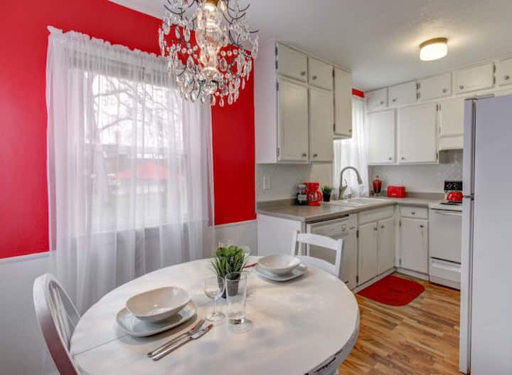 Quaint Boutique Home *NEAR MAYO*