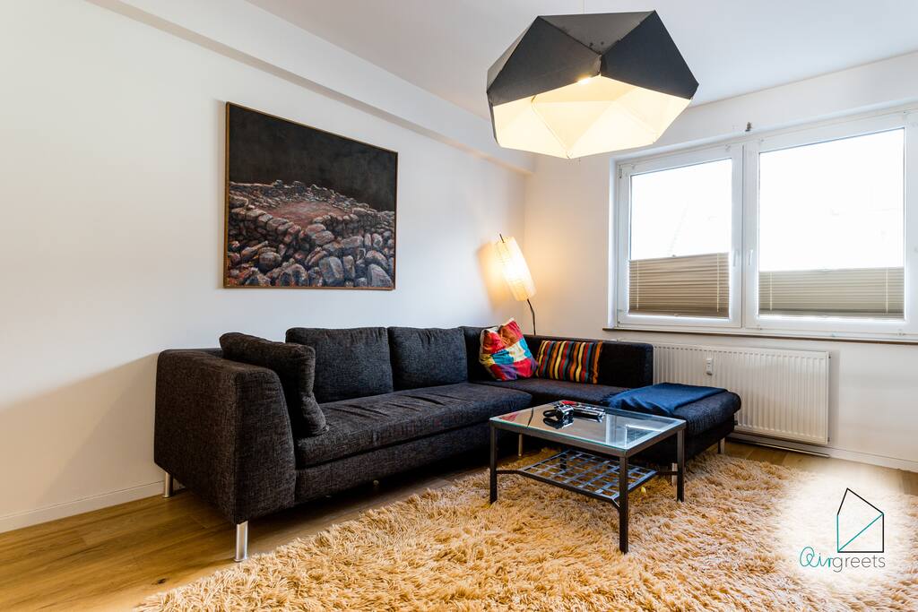 Enjoy relaxing evenings on the large sofa during your stay in the Rhine metropolis!
