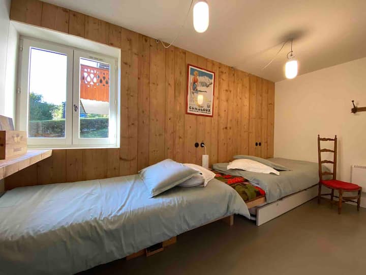 חדר השינה השני ל -2/3 אנשים: 2 מיטות קבועות 90 ומיטת קומתיים אחת ברוחב 80