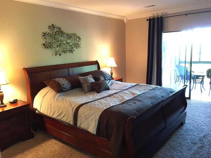 Главна спалня с суперголямо двойно легло