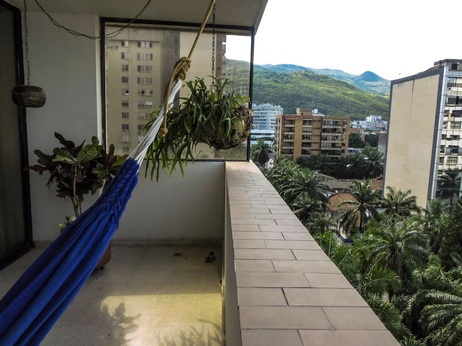Habitación con balcón y vista a la montaña