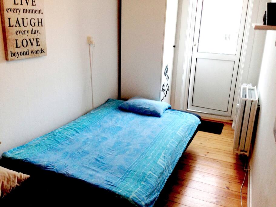Sleeping sofa 120x200cm and balcony door
