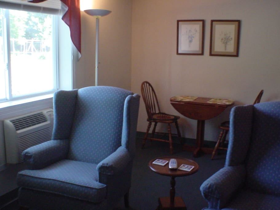 2 chairs, dining table and chairs, day bed, queen pillowtop bed in bedroom