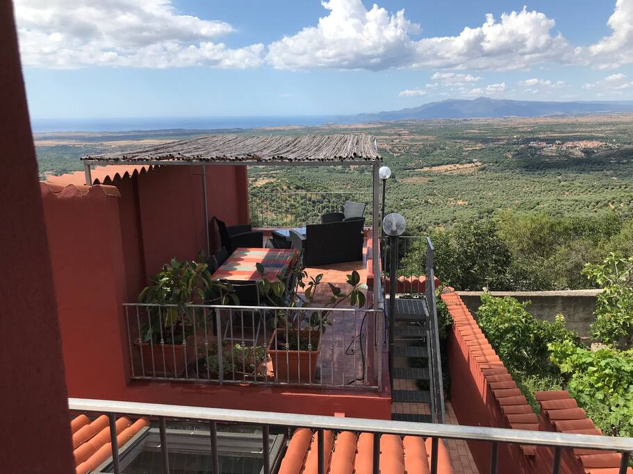 vue du balcon des chambres vue mer, avec la grande terrasse