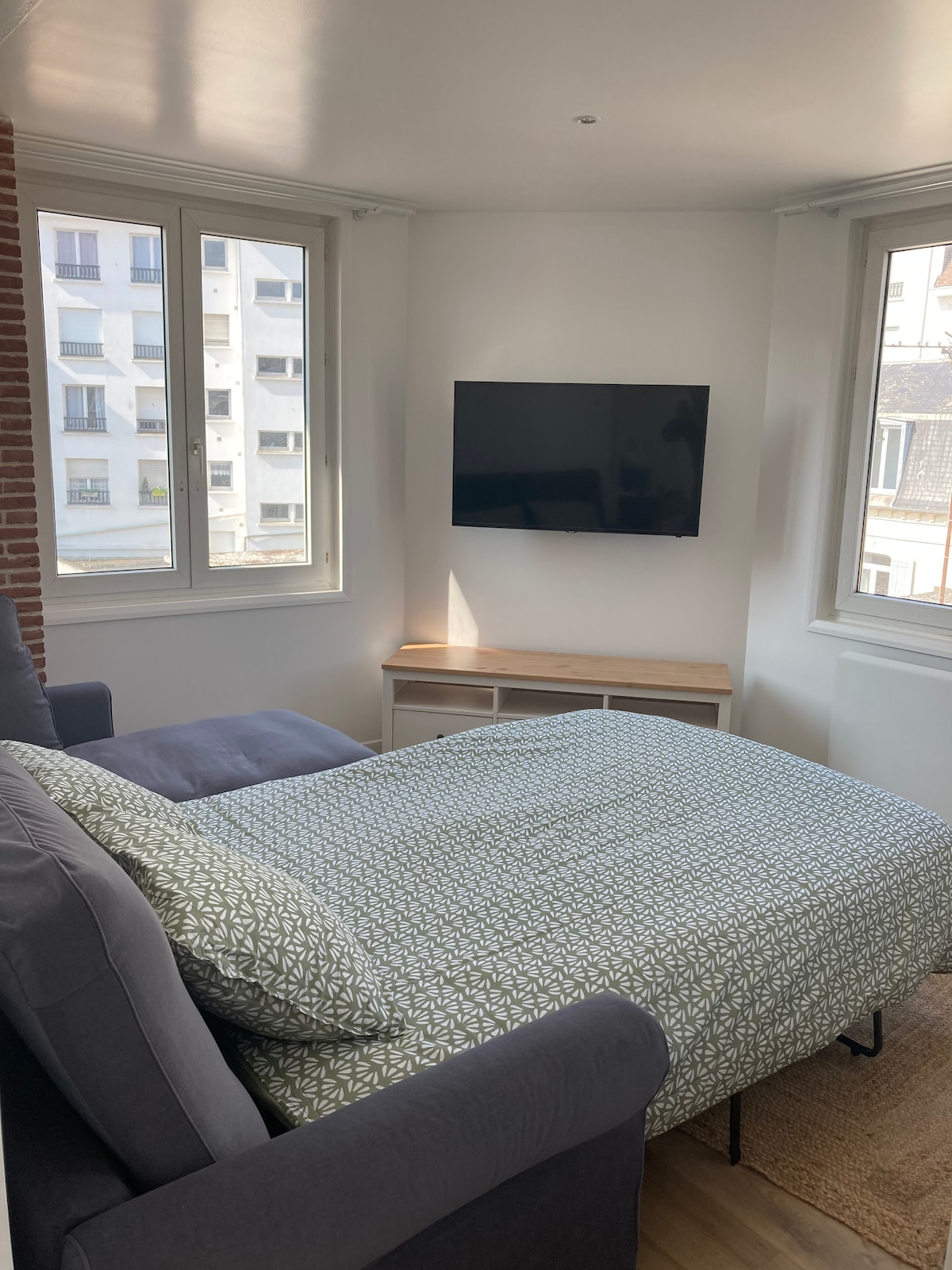 Дневна соба со 4-ти кревет / кауч на спуштање 