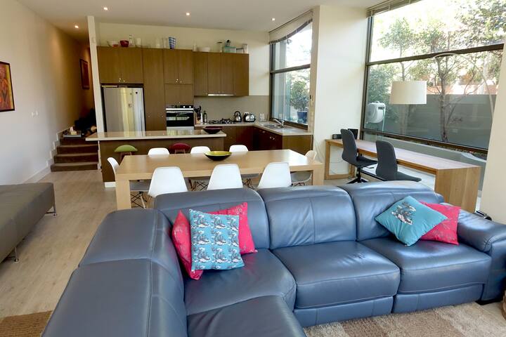 Elwood Glasshouse Luxury 2 Bedroom Apartment gallery image 4