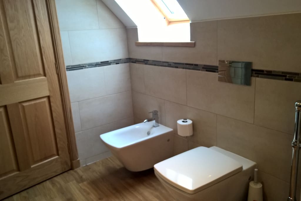 En-suite bathroom of first floor Super King Quadruple Room. Can accommodate 1 to 4 guests