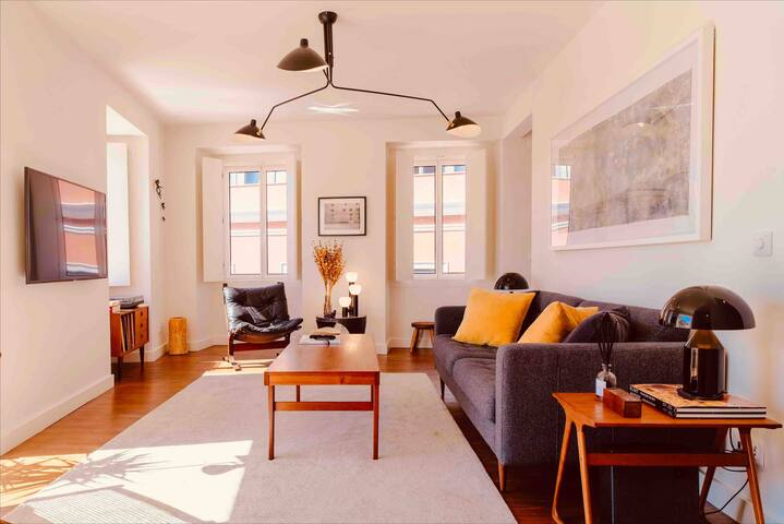 Principe Real Trendy Apt- Great Views City & River gallery image 2