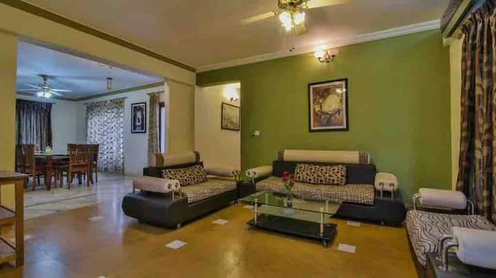 Living room image 6