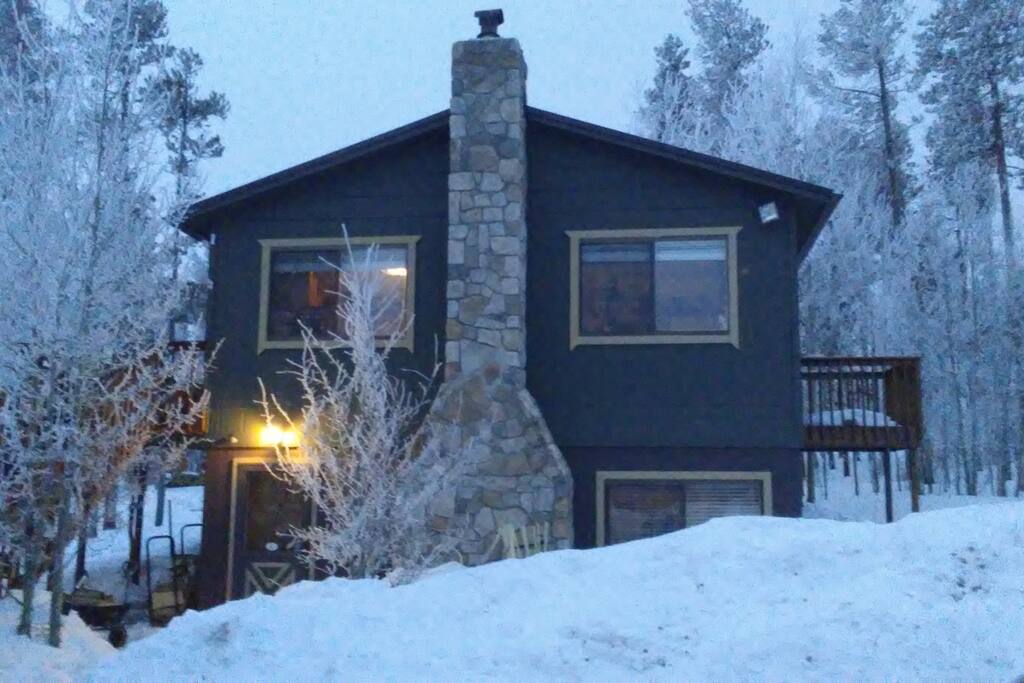 Snowbar Cottage in Snow