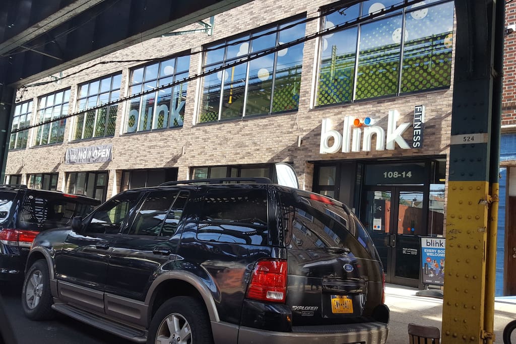 want fitness a new blink gym opening up at 108th STREET and ROOSEVELT. literally just maybe 2 long blocks away.