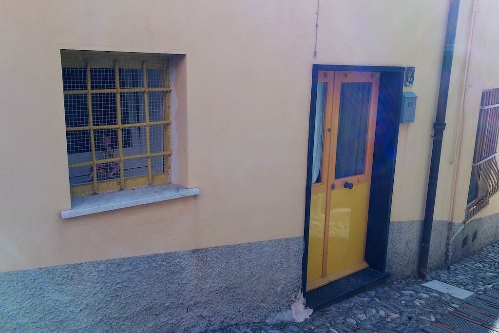 ingresso indipendente/ separate entrance/ eigener Eingang
