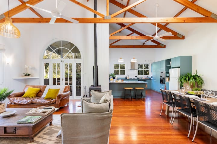 Luxurious & tranquil Jetty House, Coffs Harbour gallery image 2