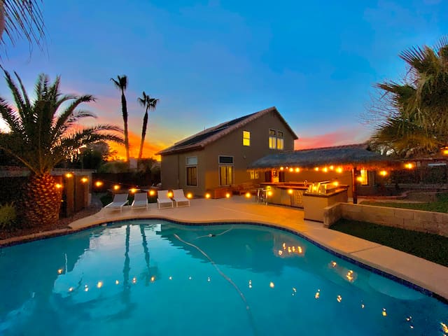 EPIC 5 bd/3ba Resort Pool 9 mins to Vegas Strip! gallery image 2