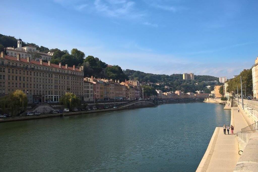 La vue devant l'immeuble