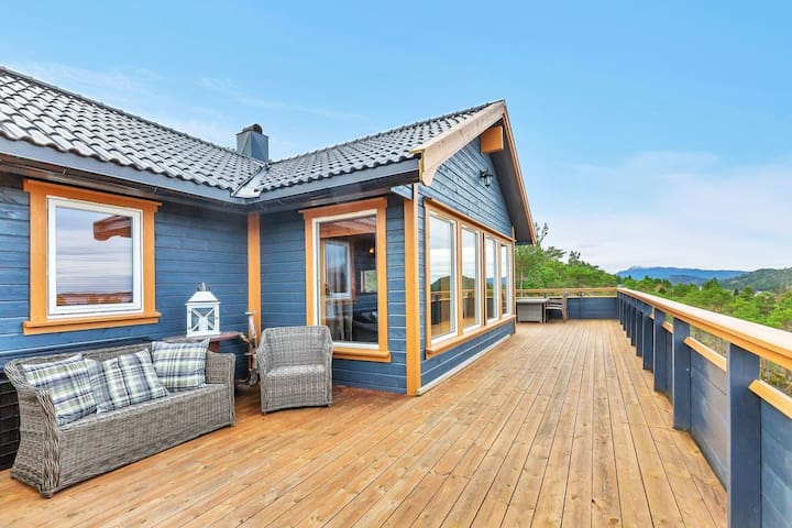 Great cottage by the sea with good location