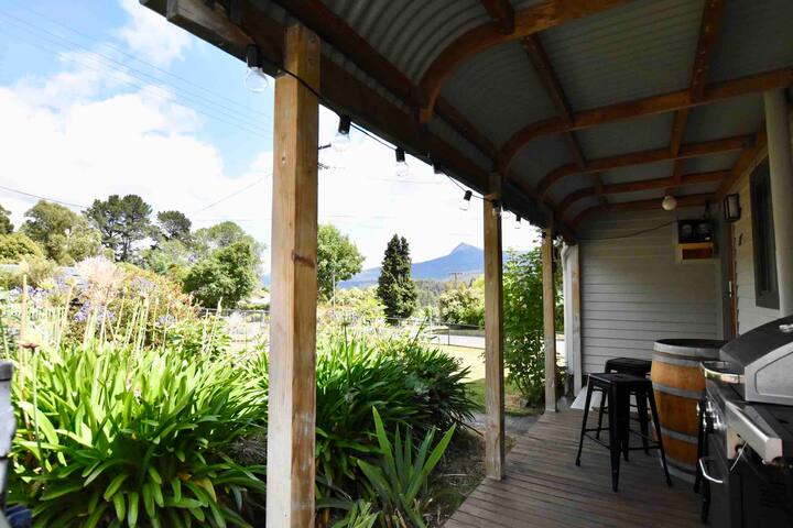 Comfy & Spacious Maydena Mountain View Lodge gallery image 3