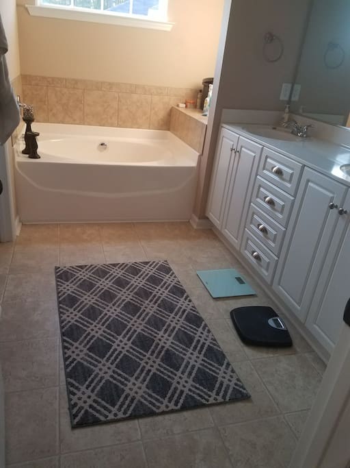 Master Bath w. Shower