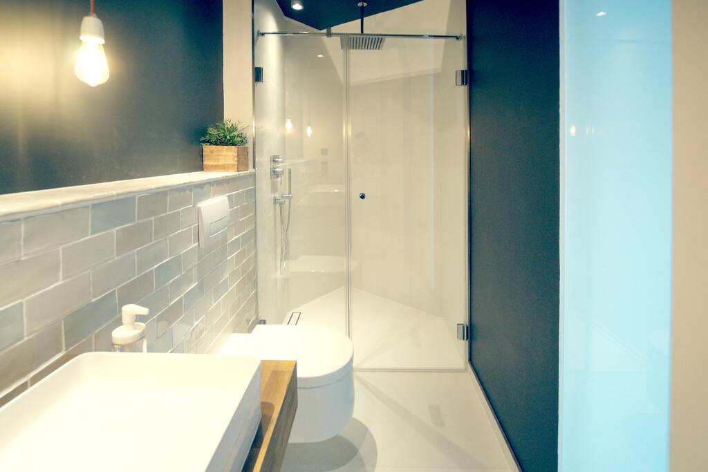 DESIGN - Designer Bad mit hochwertigen Armaturen