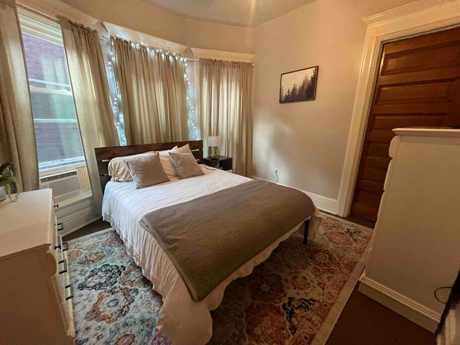 Airbnb One Bedroom Cozy Central Apartment (8min to DT)