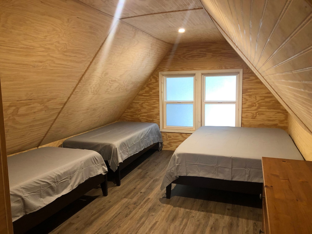 Dhomë gjumi #4 2 krevate dyshe +një krevat dopio "queen"