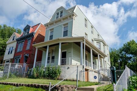 Beautiful Apartment in The Incline District