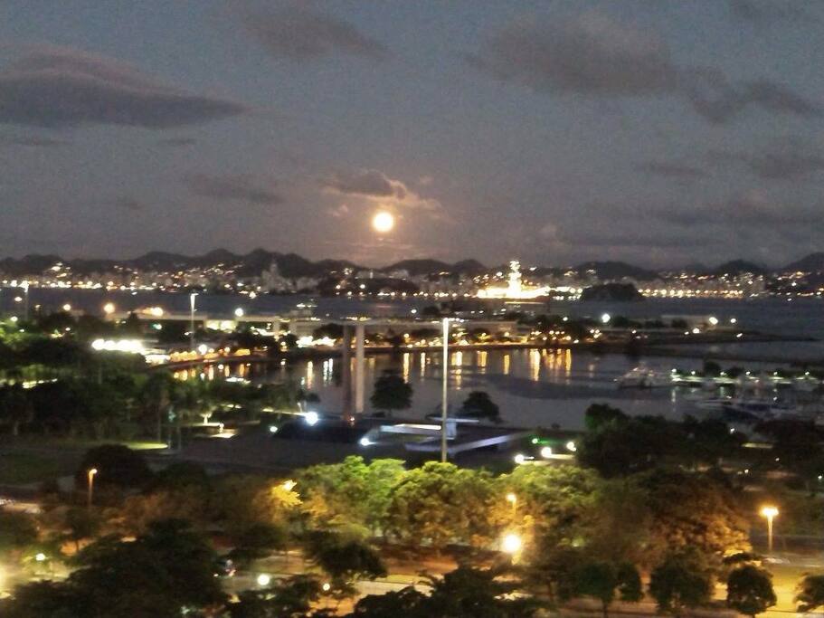 Vista noturna da varanda