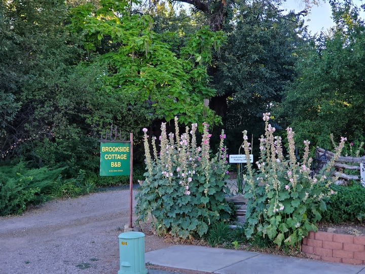 Brookside Cottage BnB Garden Room Bed and breakfasts for Rent in