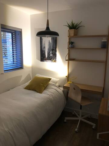 Cosy room in City Centre at No 55...