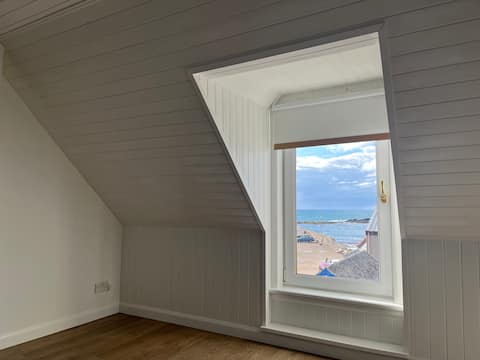 Pebles Cottage (number 3/pink door)