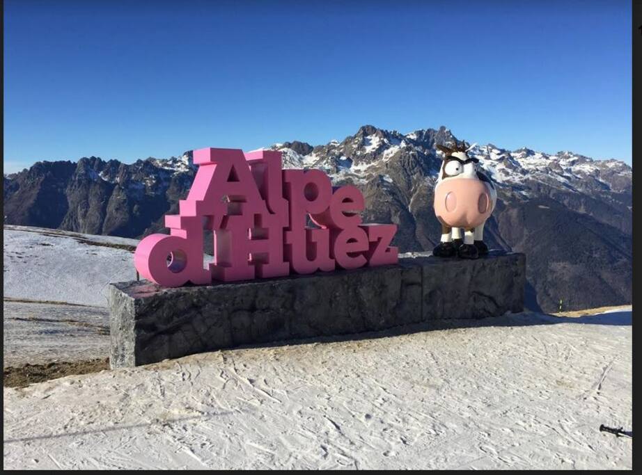 le ciel bleu et la neige