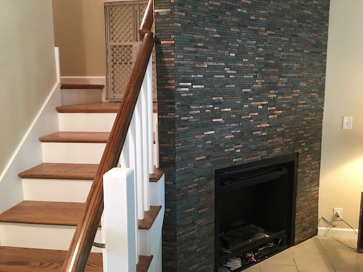Spacious 3br  Townhouse, Convenient To So Much! - Redwood City, CA