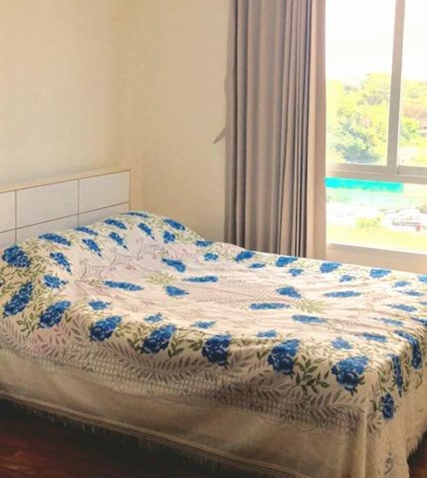 Queen size bedroom