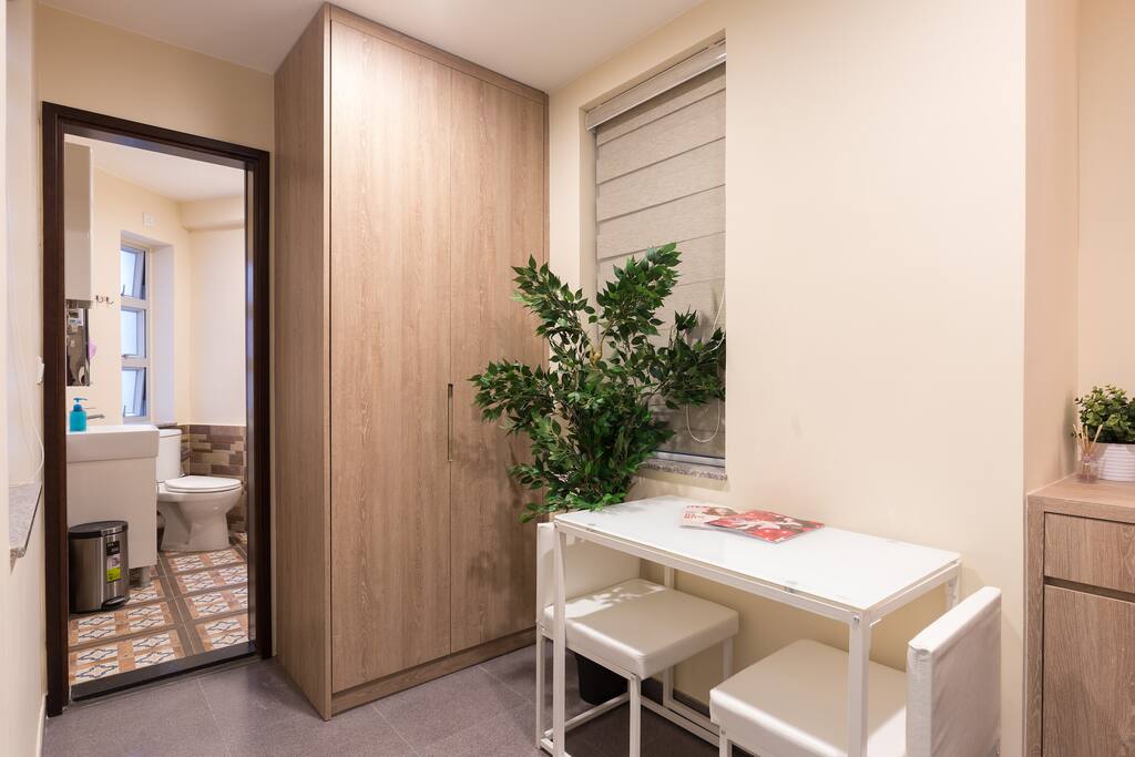 Wardrobe, glass table