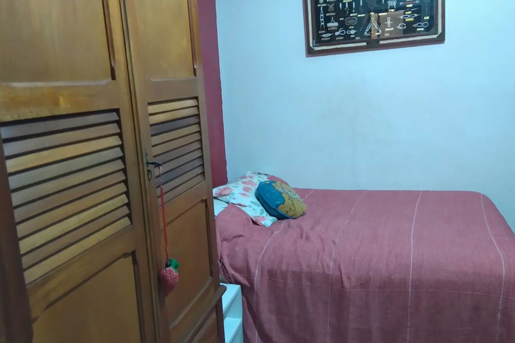 Cama de casal Box e armário