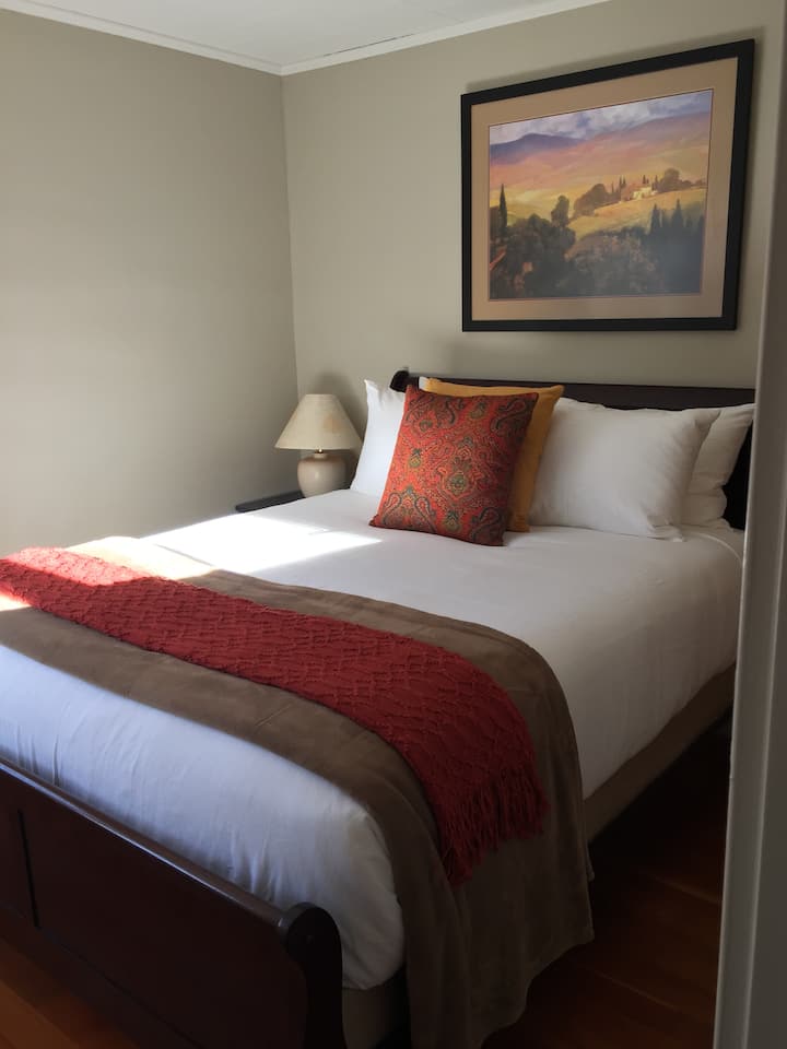 152 × 203 სმ ზომის საძინებელი