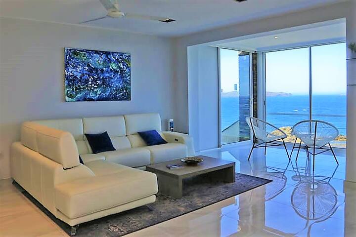 Max – Casa en primera línea de mar. gallery image 5