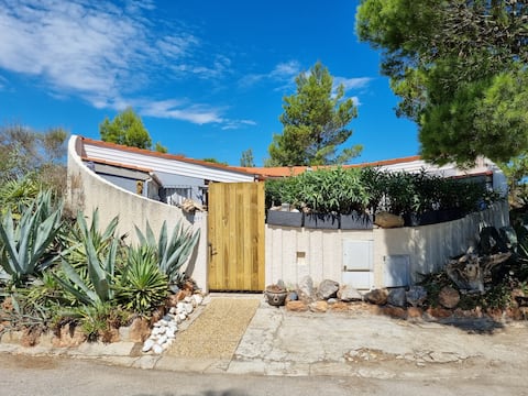 Torreilles atypical villa on the edge of the Mediterranean Sea