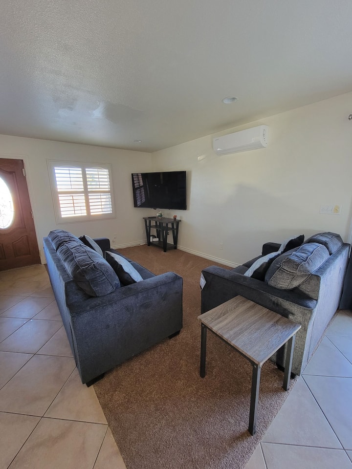 Quiet, Private 2 Bdrm W/full Kitchen/bath/laundry - Lancaster, CA