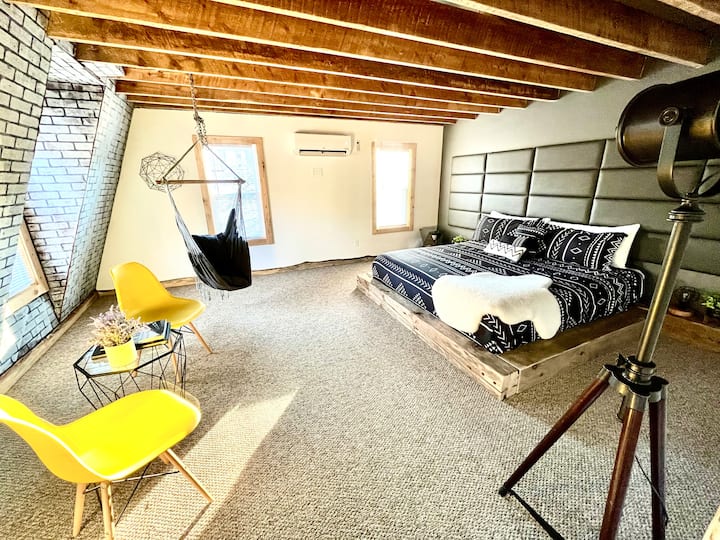 LOFT Bedroom (California size bed)
3rd Floor