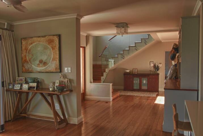 Family-friendly mountain-side home gallery image 4