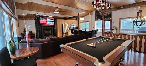 Top Airbnb: Entire Rustic Chalet - Hot Tub, Sauna, Large Yard! in The Blue Mountains