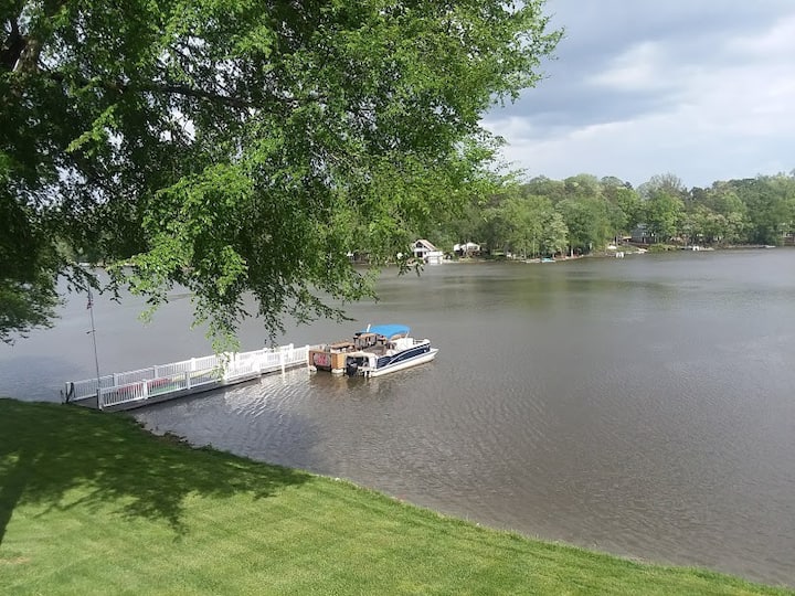 Lakefront Loft Apartments for Rent in Lexington, North Carolina