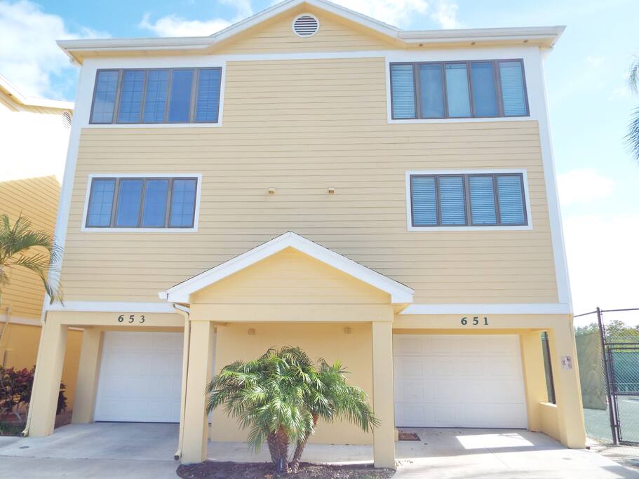 Outside View of Condo Townhome