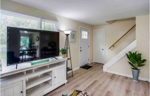 ~Cozy Home~ Steps to RIT by UofR/Airport/DWTN w/AC