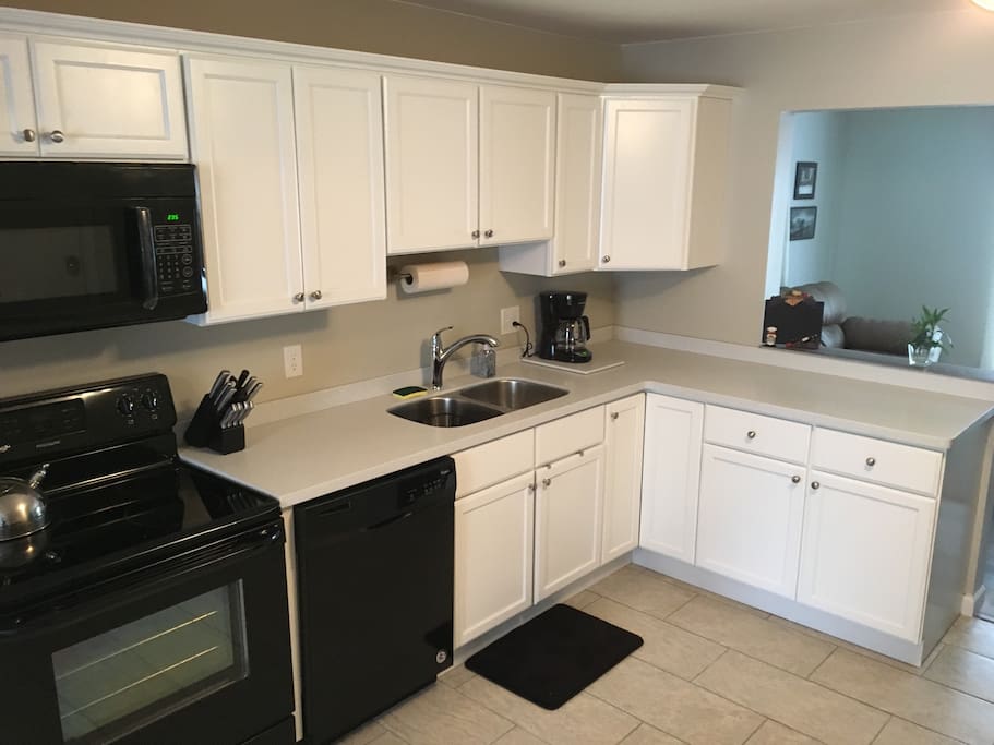 Clean and Cozy 2 Bedroom Home