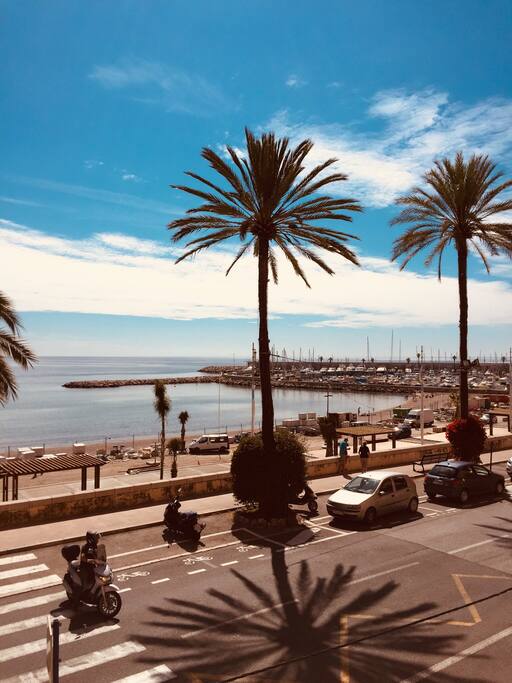 Plage des sablette à 2 minutes de l’appartement.